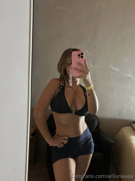 Nacktes geleaktes OnlyFans-Foto von Arilunaaaa