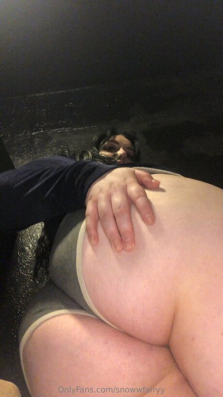 Nacktes geleaktes OnlyFans-Foto von Snowwfairyy