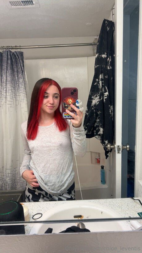 Nacktes geleaktes OnlyFans-Foto von Red W