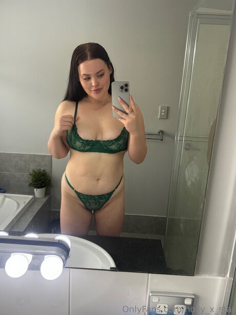 Holly X Star