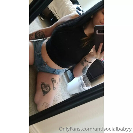 Nacktes geleaktes OnlyFans-Foto von Antisocialbabyy