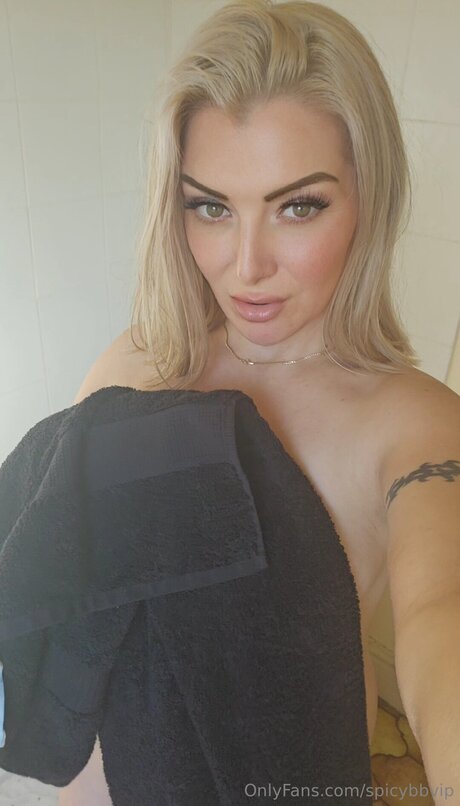 Nacktes geleaktes OnlyFans-Foto von Sensualmassagebybb