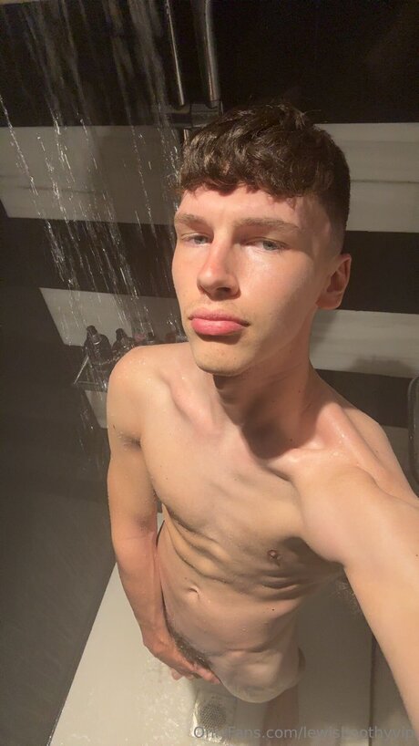 Nacktes geleaktes OnlyFans-Foto von Lewisboothyvip