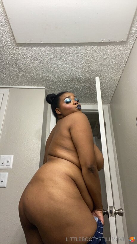 Nacktes geleaktes OnlyFans-Foto von Littlebootystillmoves