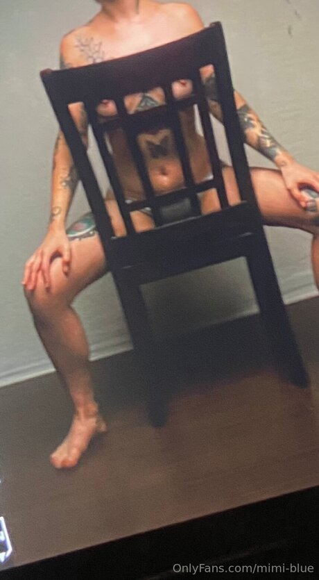Nacktes geleaktes OnlyFans-Foto von Mimi Blue