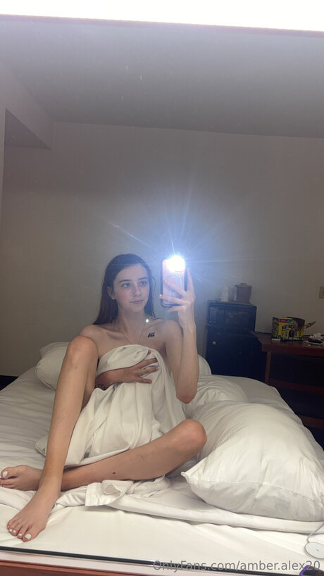 Nacktes geleaktes OnlyFans-Foto von Amberralexx