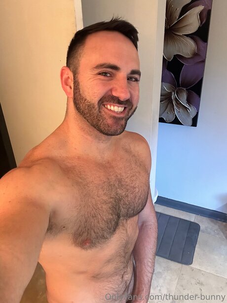 Nacktes geleaktes OnlyFans-Foto von Thunder Bunny