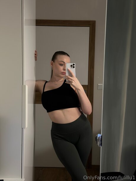 Nacktes geleaktes OnlyFans-Foto von Sophiebloomsfree