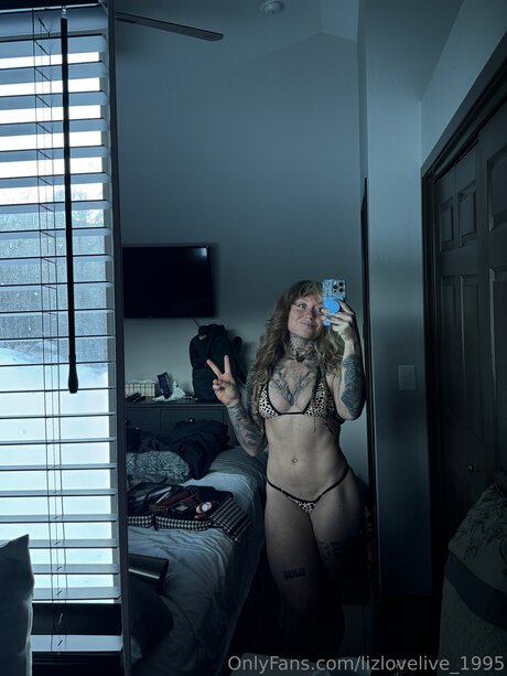 Nacktes geleaktes OnlyFans-Foto von Lizlovelive 1995