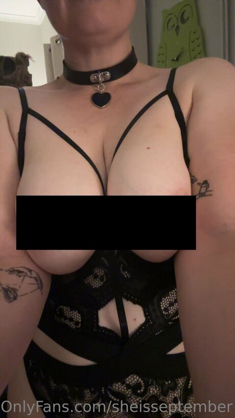 Nacktes geleaktes OnlyFans-Foto von Sheisseptember