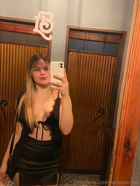 Nacktes geleaktes OnlyFans-Foto von Selenachey