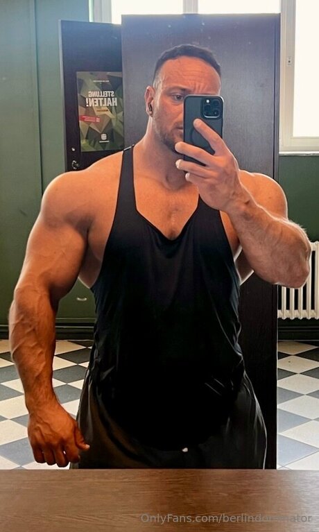 Nacktes geleaktes OnlyFans-Foto von Berlindominator