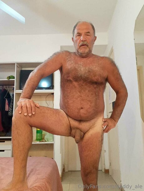 Nacktes geleaktes OnlyFans-Foto von Daddy Ale