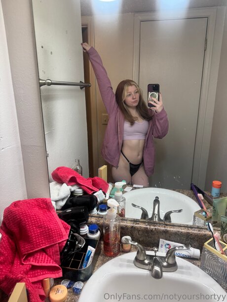 Nacktes geleaktes OnlyFans-Foto von Notyourshortyy