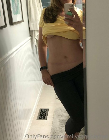 Nacktes geleaktes OnlyFans-Foto von Emilysequoiafree