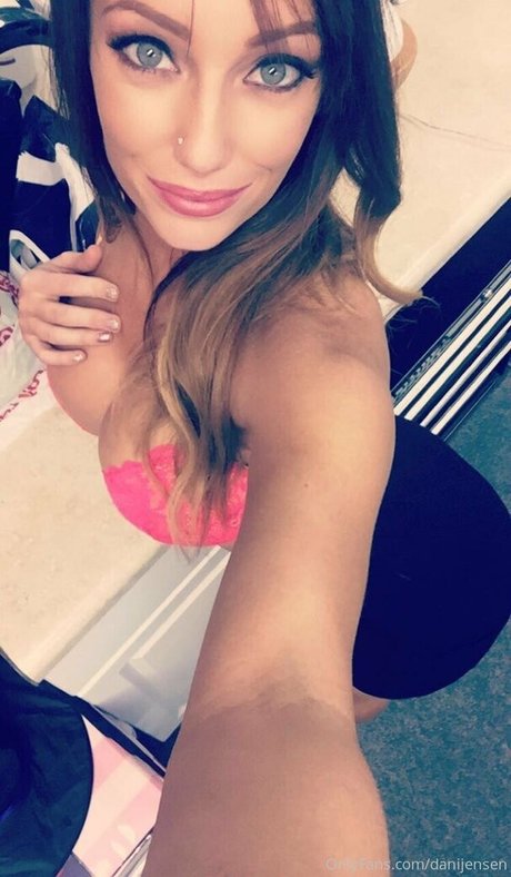 Nacktes geleaktes OnlyFans-Foto von Danijensen