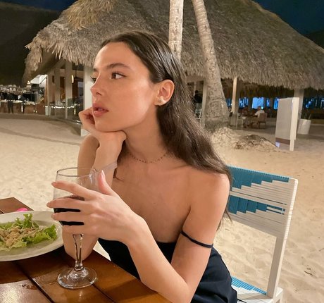 Nacktes geleaktes OnlyFans-Foto von Sophia Rose Turino