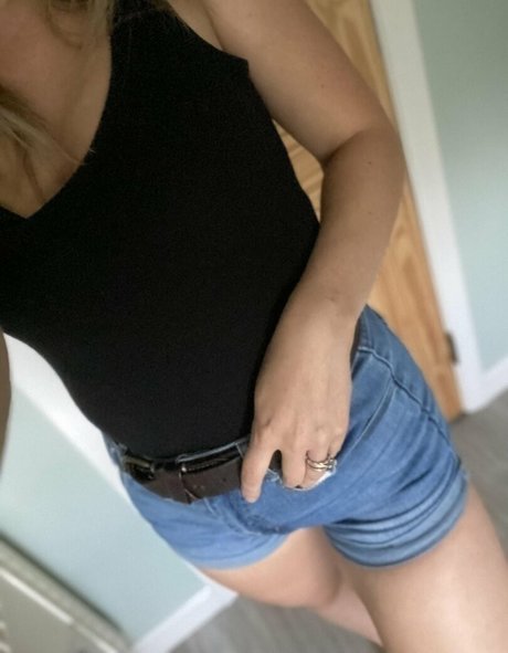 Nacktes geleaktes OnlyFans-Foto von Mllfbunny