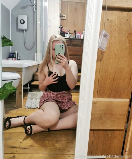 Nacktes geleaktes OnlyFans-Foto von Thatlittleminigirl