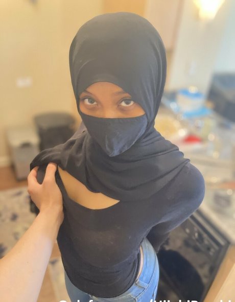 Nacktes geleaktes OnlyFans-Foto von Hijabibambi