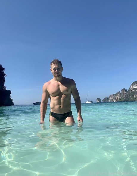 Nacktes geleaktes OnlyFans-Foto von Fitshinfree