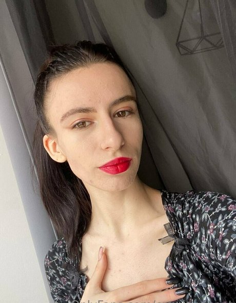 Nacktes geleaktes OnlyFans-Foto von Evainnocent