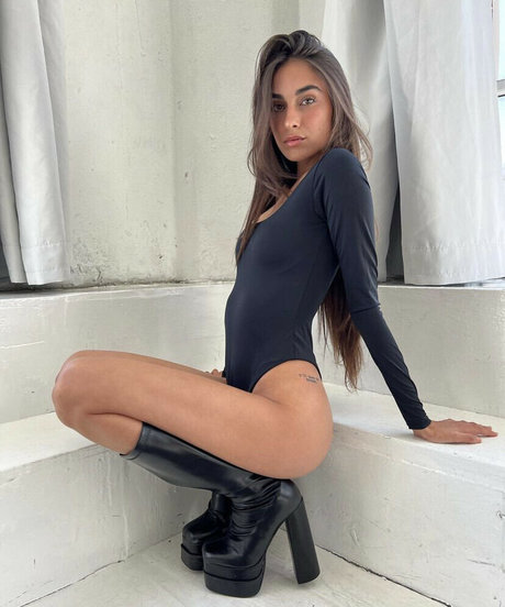 Nacktes geleaktes OnlyFans-Foto von Nikki Jayy
