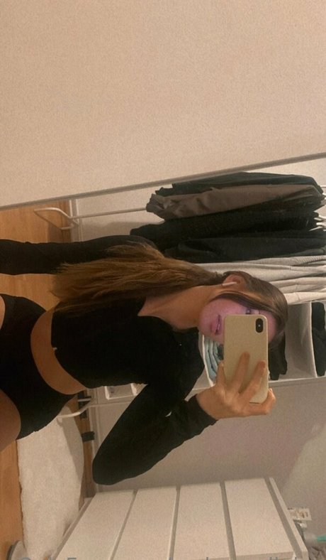 Nacktes geleaktes OnlyFans-Foto von Luuiiza