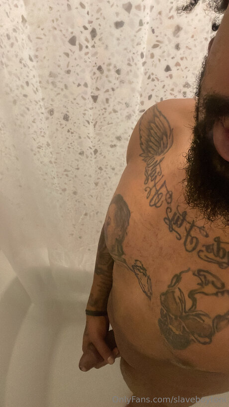 Nacktes geleaktes OnlyFans-Foto von Slaveboytoni