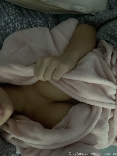 Nacktes geleaktes OnlyFans-Foto von Evalamourfree