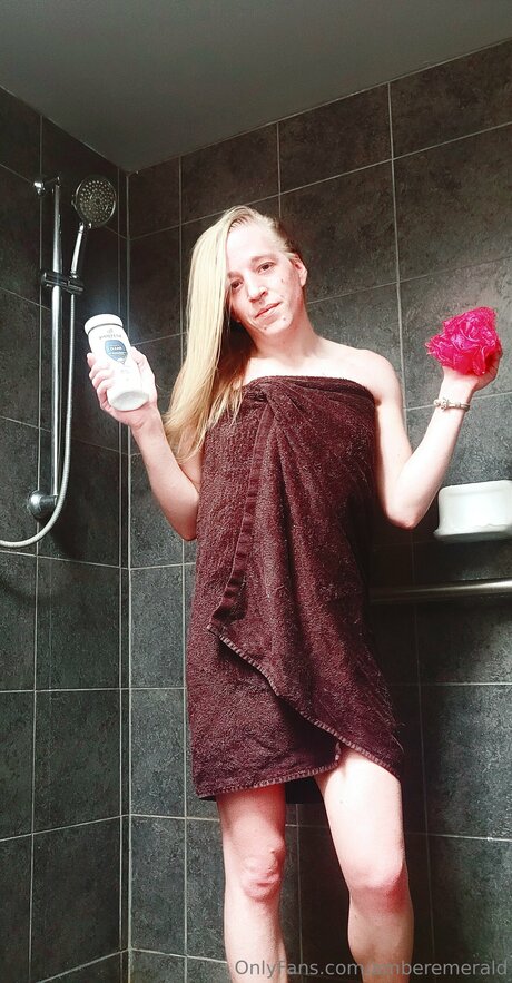 Nacktes geleaktes OnlyFans-Foto von Amberemerald