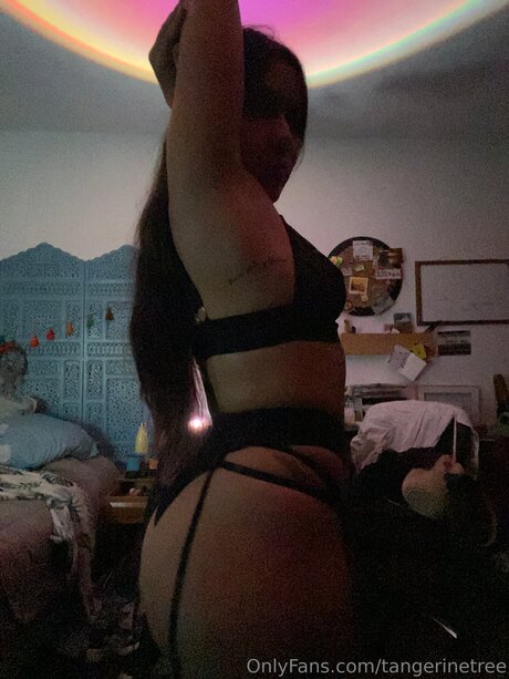 Nacktes geleaktes OnlyFans-Foto von Tangerinetree