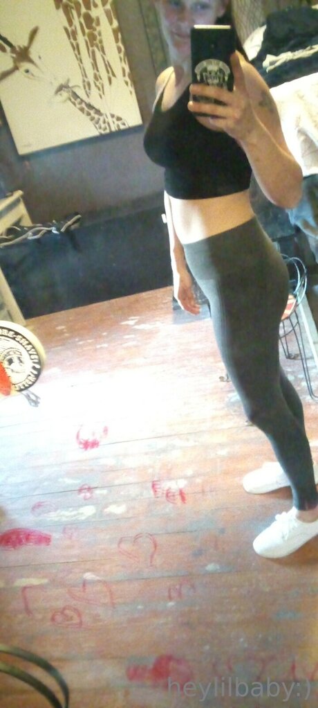 Nacktes geleaktes OnlyFans-Foto von Heylilbaby