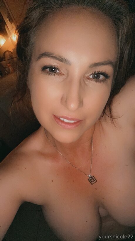 Nacktes geleaktes OnlyFans-Foto von Yoursnicole22