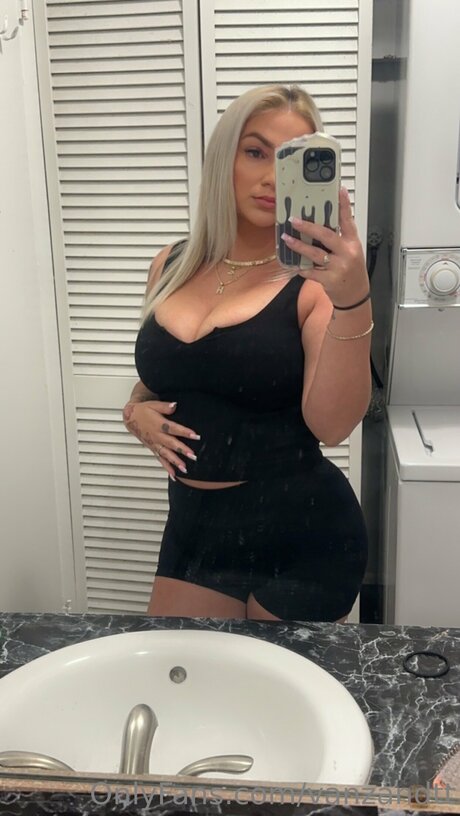 Nacktes geleaktes OnlyFans-Foto von Vanzandtt