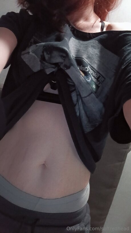 Nacktes geleaktes OnlyFans-Foto von Softredhead