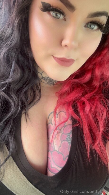Nacktes geleaktes OnlyFans-Foto von Bettyfree