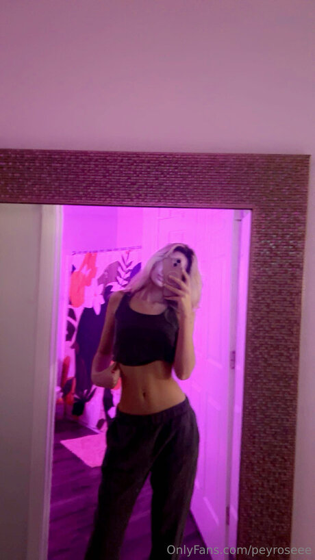 Nacktes geleaktes OnlyFans-Foto von Peyroseee