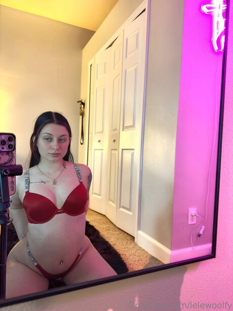 Nacktes geleaktes OnlyFans-Foto von Lelewoolfy