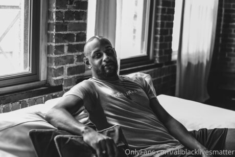 Nacktes geleaktes OnlyFans-Foto von Allblacklivesmatter