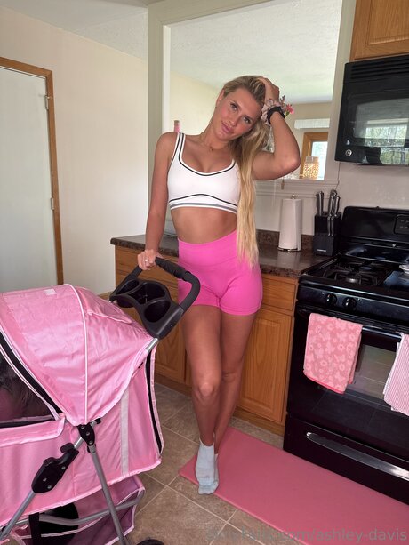 Nacktes geleaktes OnlyFans-Foto von Ashley Davis