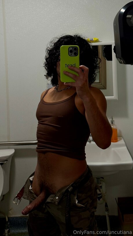 Nacktes geleaktes OnlyFans-Foto von Uncutiana