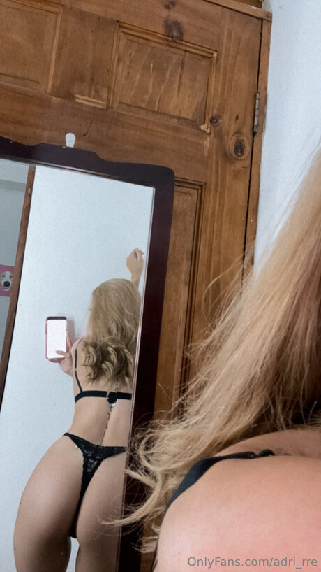 Nacktes geleaktes OnlyFans-Foto von Adri Rre