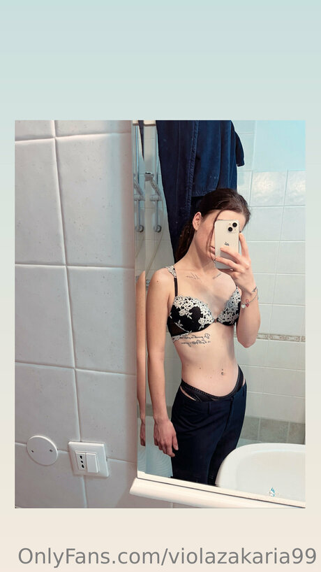 Nacktes geleaktes OnlyFans-Foto von Violazakaria99