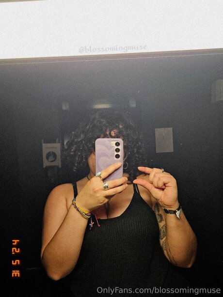 Nacktes geleaktes OnlyFans-Foto von Blossomingmuse