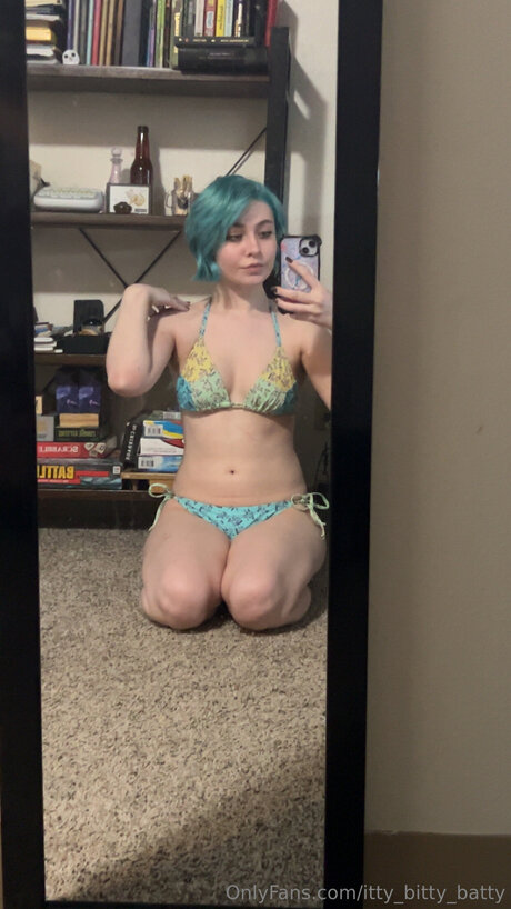 Nacktes geleaktes OnlyFans-Foto von Itty Bitty Batty