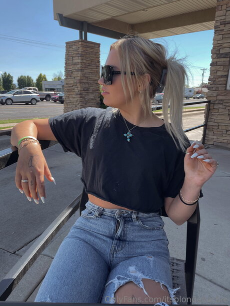 Nacktes geleaktes OnlyFans-Foto von Itsblondebarbie