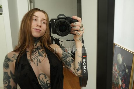 Nacktes geleaktes OnlyFans-Foto von Inkedsophiiefree