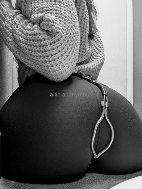Nacktes geleaktes OnlyFans-Foto von Allie Anonymous