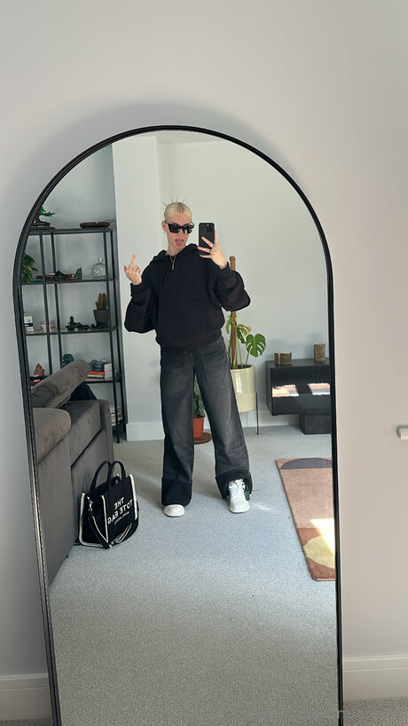 Nacktes geleaktes OnlyFans-Foto von Arioftv